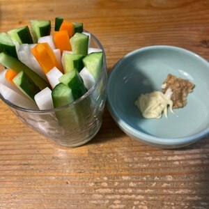 マヨネーズ味噌でポリポリバリバリ♡野菜スティック